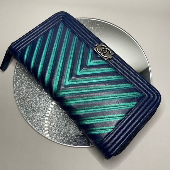 EUC CHANEL Iridescent Boy Chevron Wallet - Picture 15 of 16